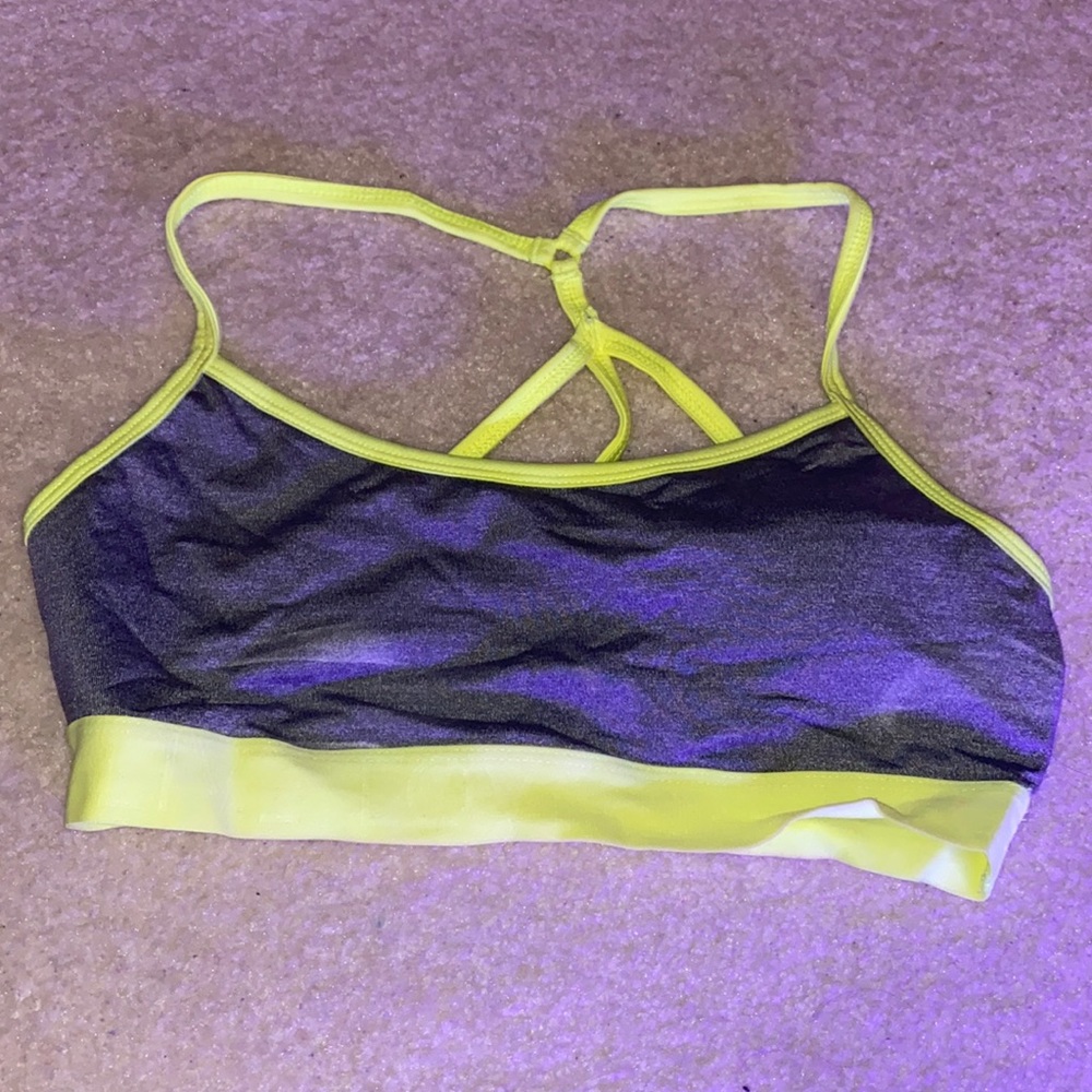 sports bra